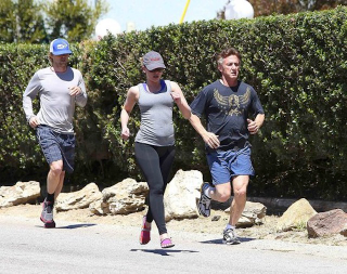 Illustration for article titled Jog Angry With Sean Penn And Company